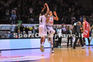La Juve batte Pistoia e i giocatori festeggiano così a fine gara (Foto Alida Filauro)