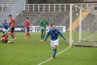 Davide Merola con la maglia dell'Italia