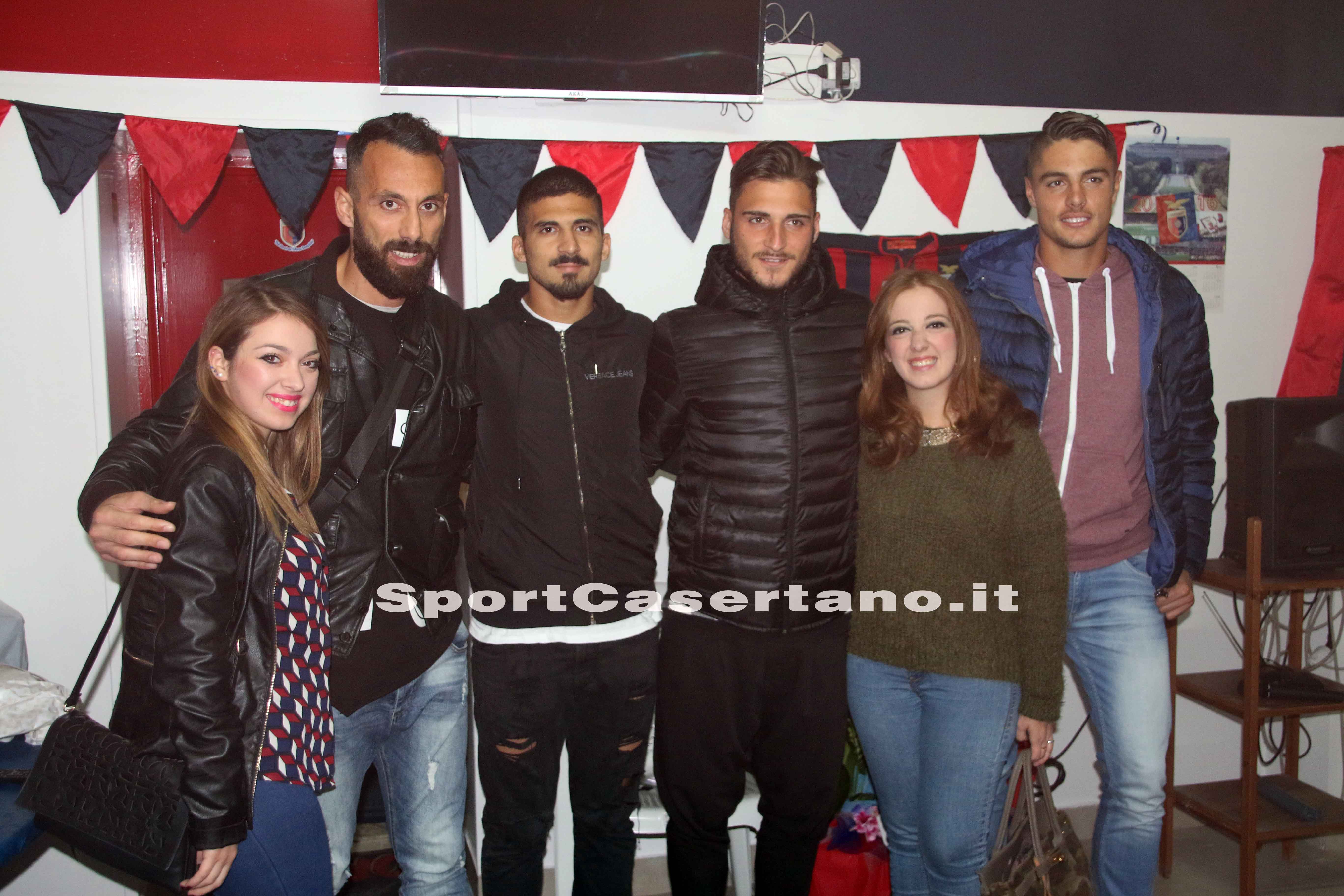 I giocatori della Casertana con le sorelle Guida