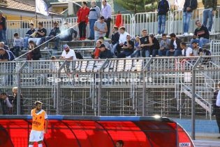 La Brigata Spartaco con lo striscione "Fuori le palle"