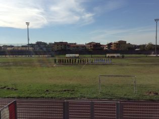 Le due squadre ad inizio gara