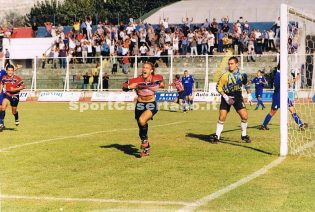 Cristian Jeandet dopo un gol con la Casertana (Foto archivio storico Pasquale Fiorillo)
