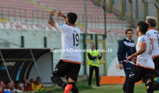 La dedica di Rea dopo il gol (Foto Fabrizio Pernice)