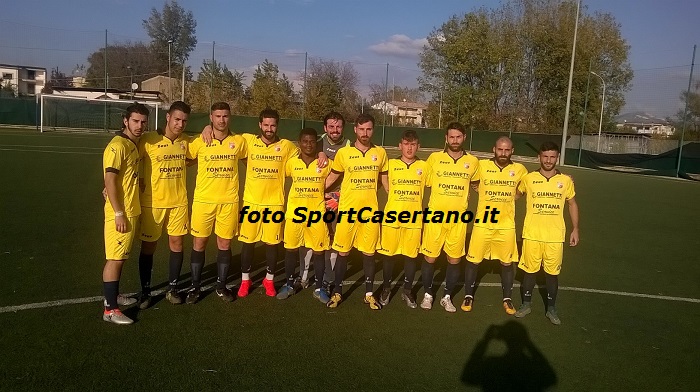 Spettacolo infinito a Marcianise. Tra goal, traverse, pali e tante emozioni, il Villa Literno supera la Real Maceratese e torna in vetta