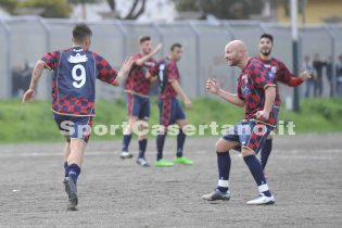 L'esultanza dell'Albanova dopo il 2-0 di Di Pietro (Foto Vincenzo Izzo)