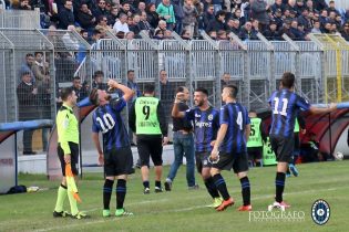 L'esultanza di Tedesco per il goal al Due Torri (foto Michele Grassi)