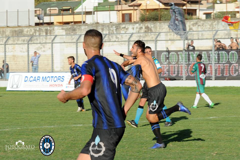 Manuel De Carolis dopo il goal (foto Michele Grassi)