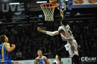 Putney in azione contro l'Orlandina (Foto Alida Filauro)