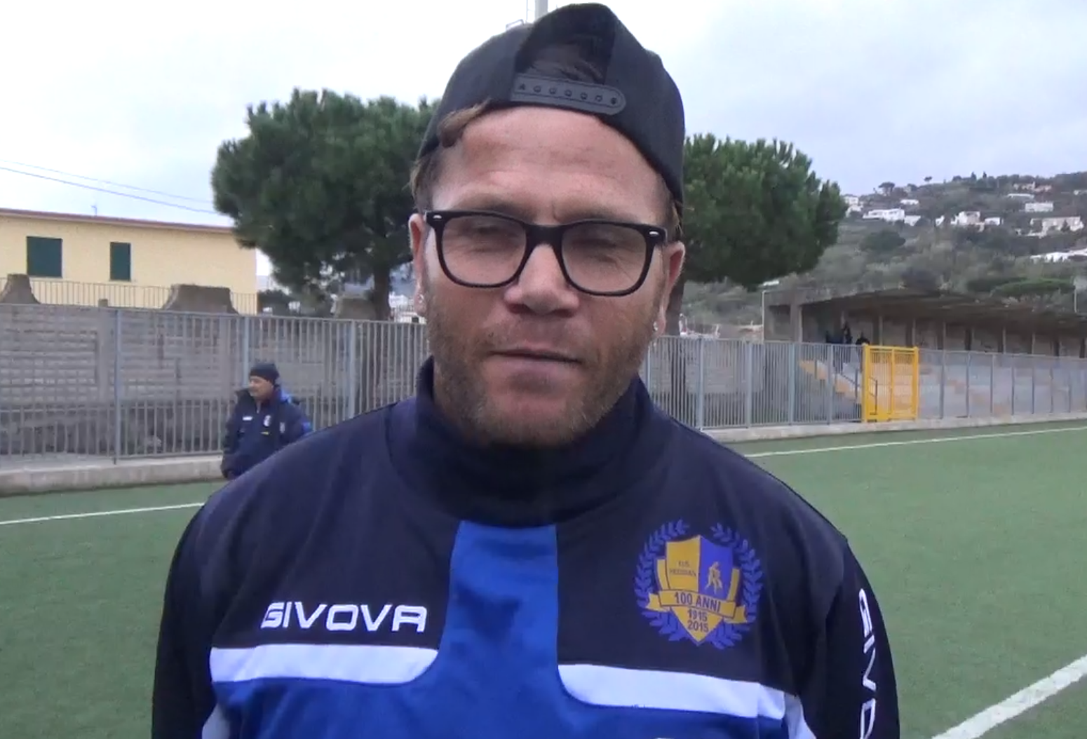 VIDEO – La dedica di mister De Michele: “Vittoria per il presidente Vrola. Dominato il Barano, classifica della Sessana bugiarda”