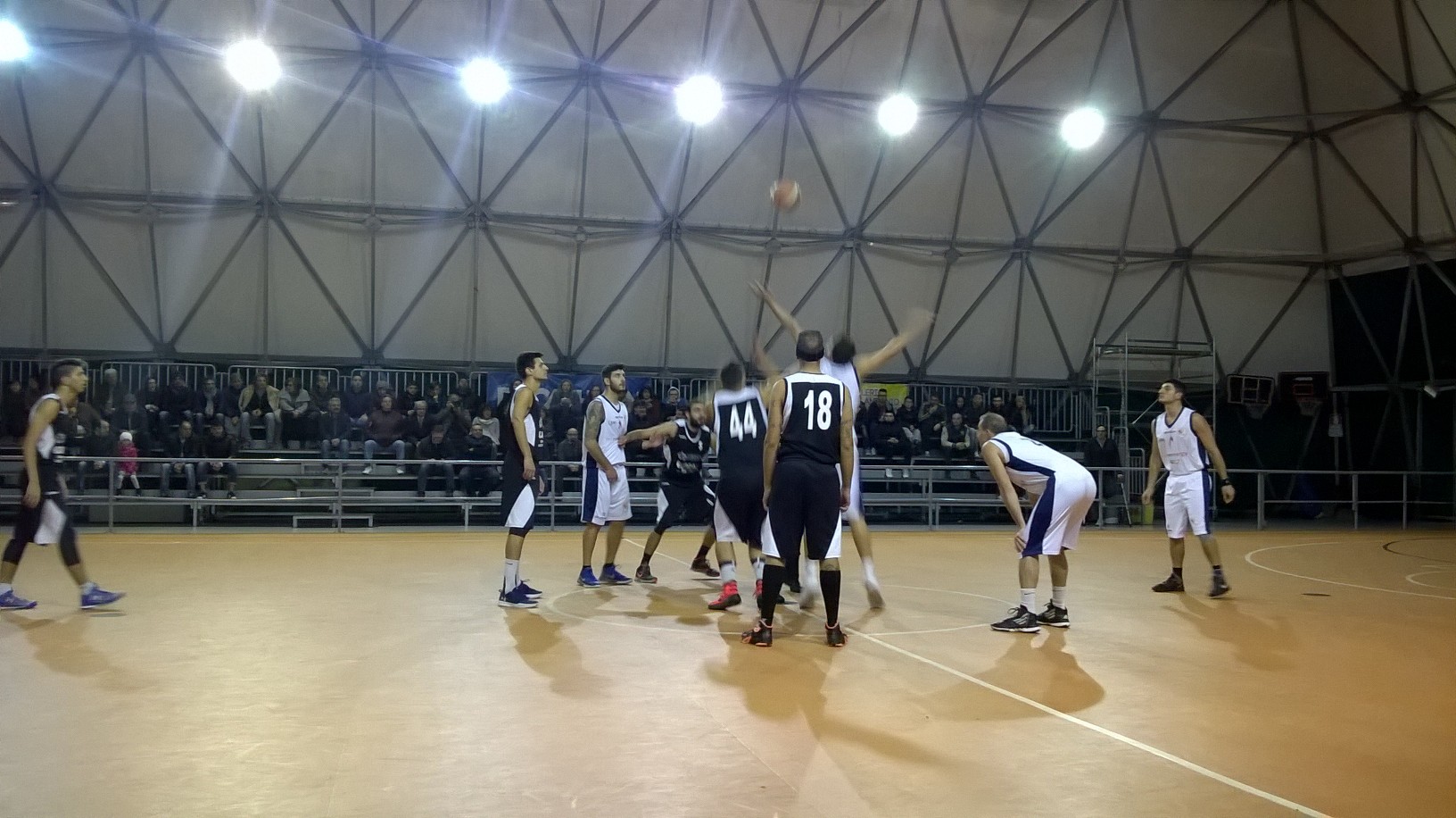 La New Energy Cedri fa il colpo a Piscinola, poi inizia la caccia all’uomo