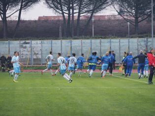 L'esultanza dell'Akragas dopo il gol (Foto Giuseppe Scialla)