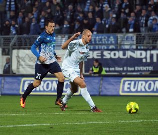Rajcic in azione contro il Matera (Foto Giuseppe Scialla)