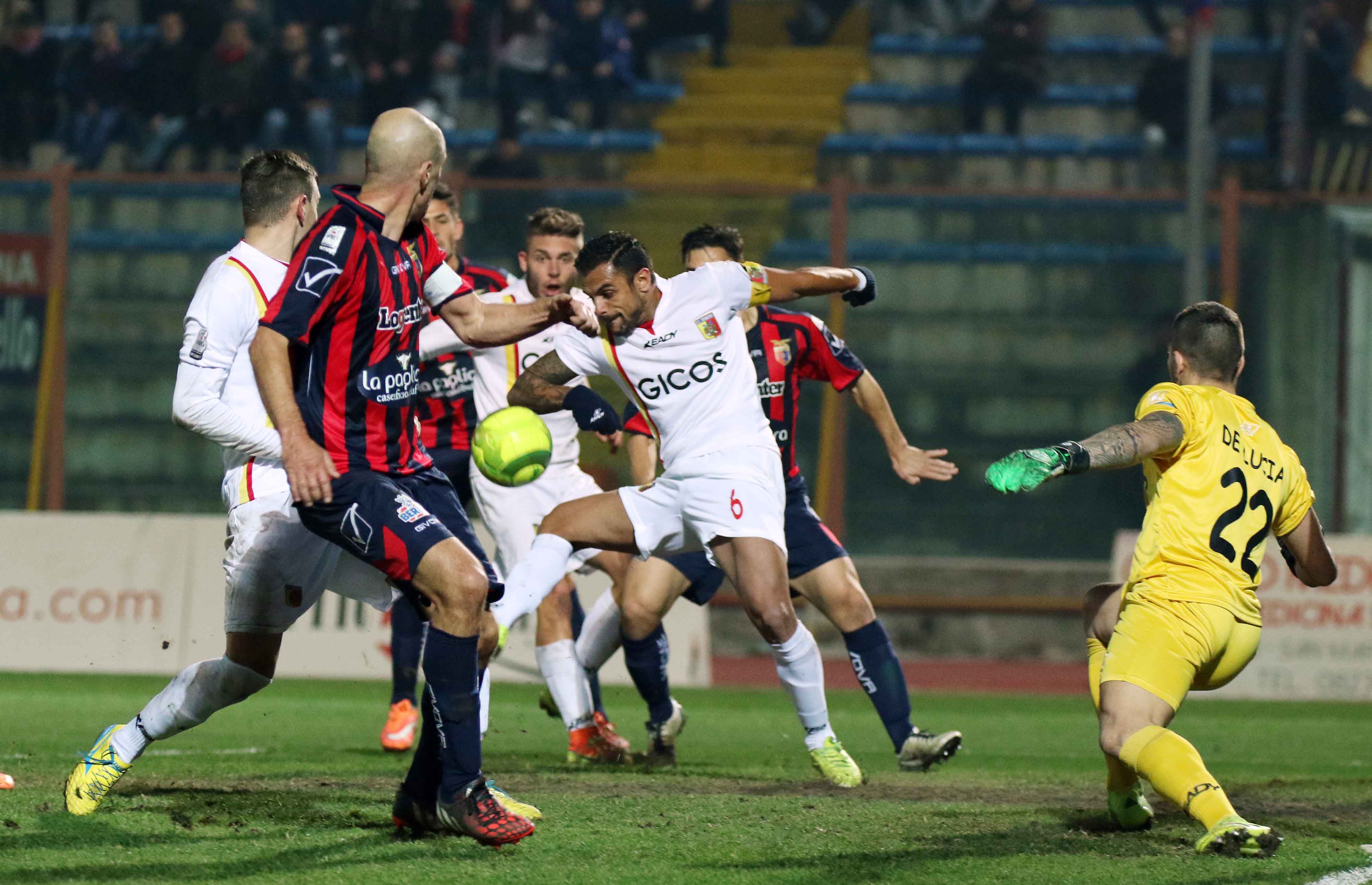 Casertana inconcludente e il Catanzaro la grazia. I rossoblù non sanno più vincere ed è il momento di dare una svolta a questa stagione