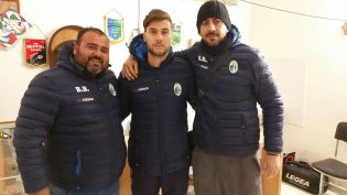 Marco Oliva con la dirigenza del San Nicola