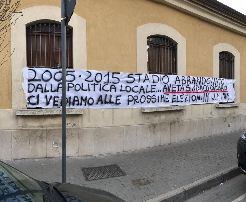 La frecciata dei tifosi della Maddalonese alla politica locale e una singolare proposta per il presidente Aveta