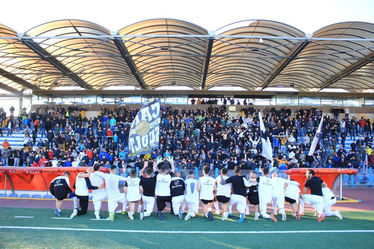 Il Savoia sotto la tribuna oplontina (foto Il Cigno Art)