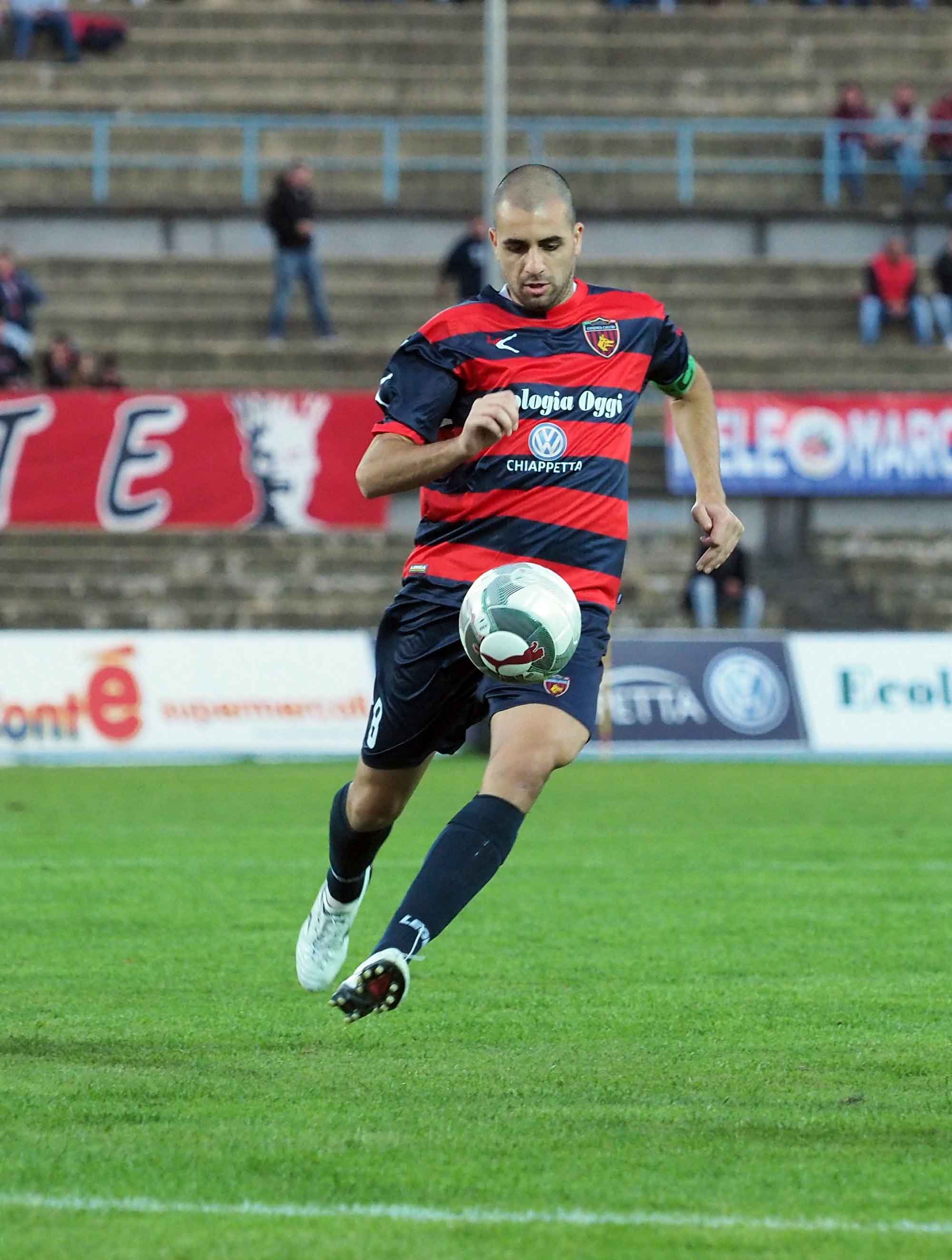 Verso Casertana-Cosenza: De Angelis ne cambia quattro per invertire la rotta. Ci saranno esclusioni illustri