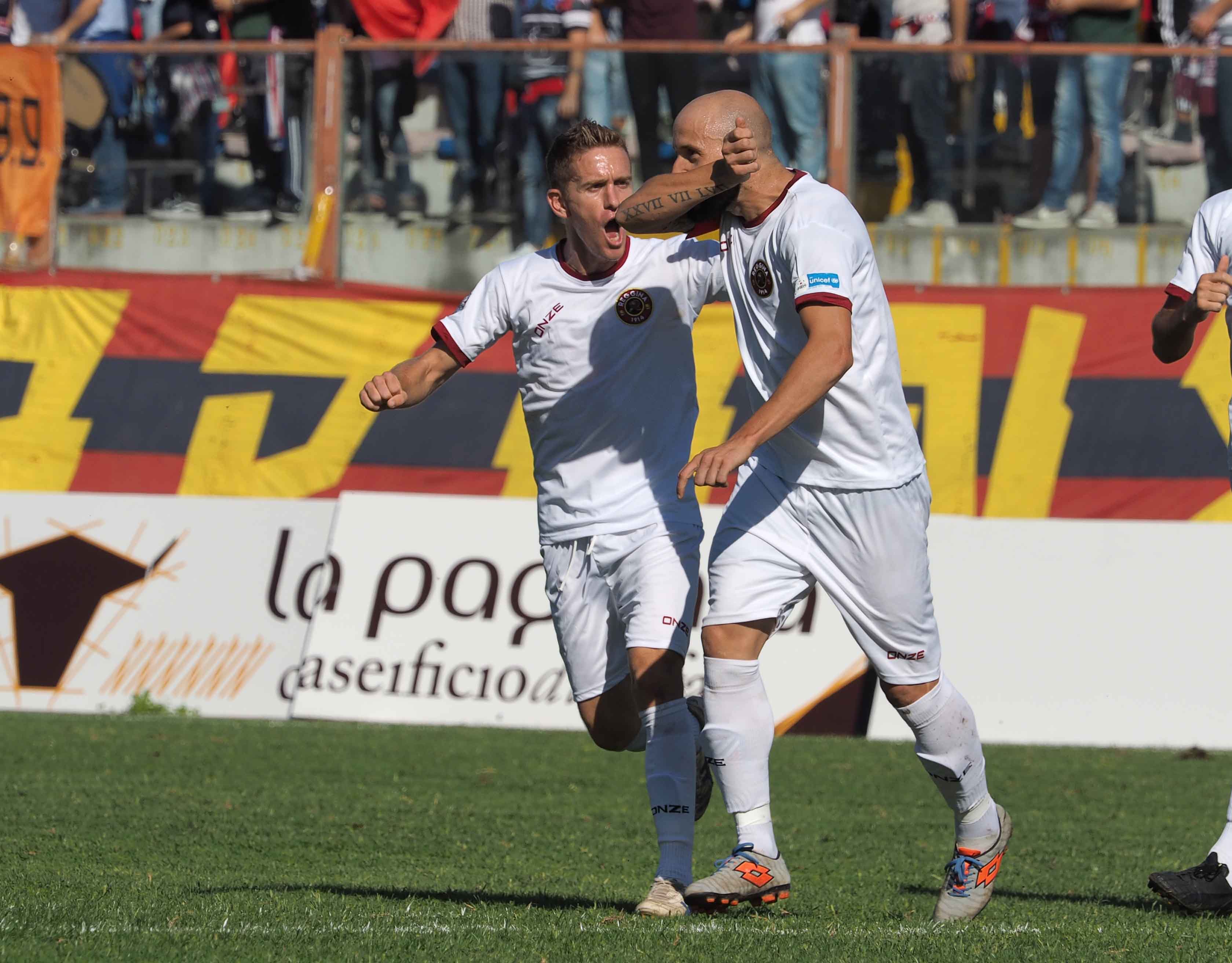 Casertana quanti regali al ‘Granillo’! La Reggina ringrazia e travolge i rossoblù
