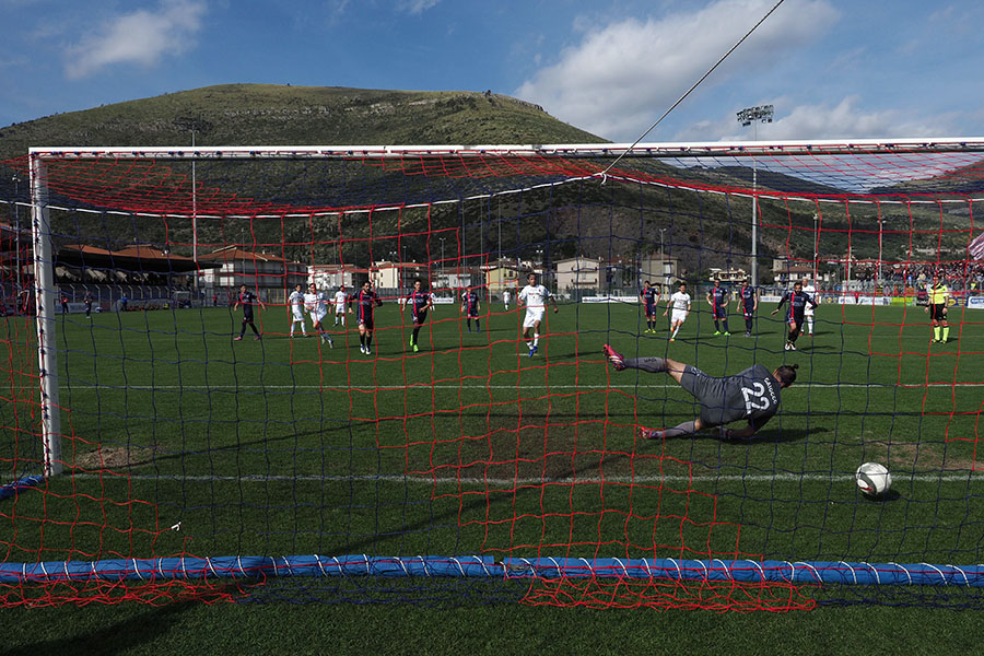 La Casertana fa il colpo a Fondi e prenota un posto nei playoff