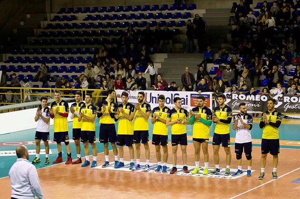 Ultima gara della stagione regolare, la Romeo Normanna pensa ai play off. Contro l’Oplonti Volley ‘esordio’ delle cheerleaders