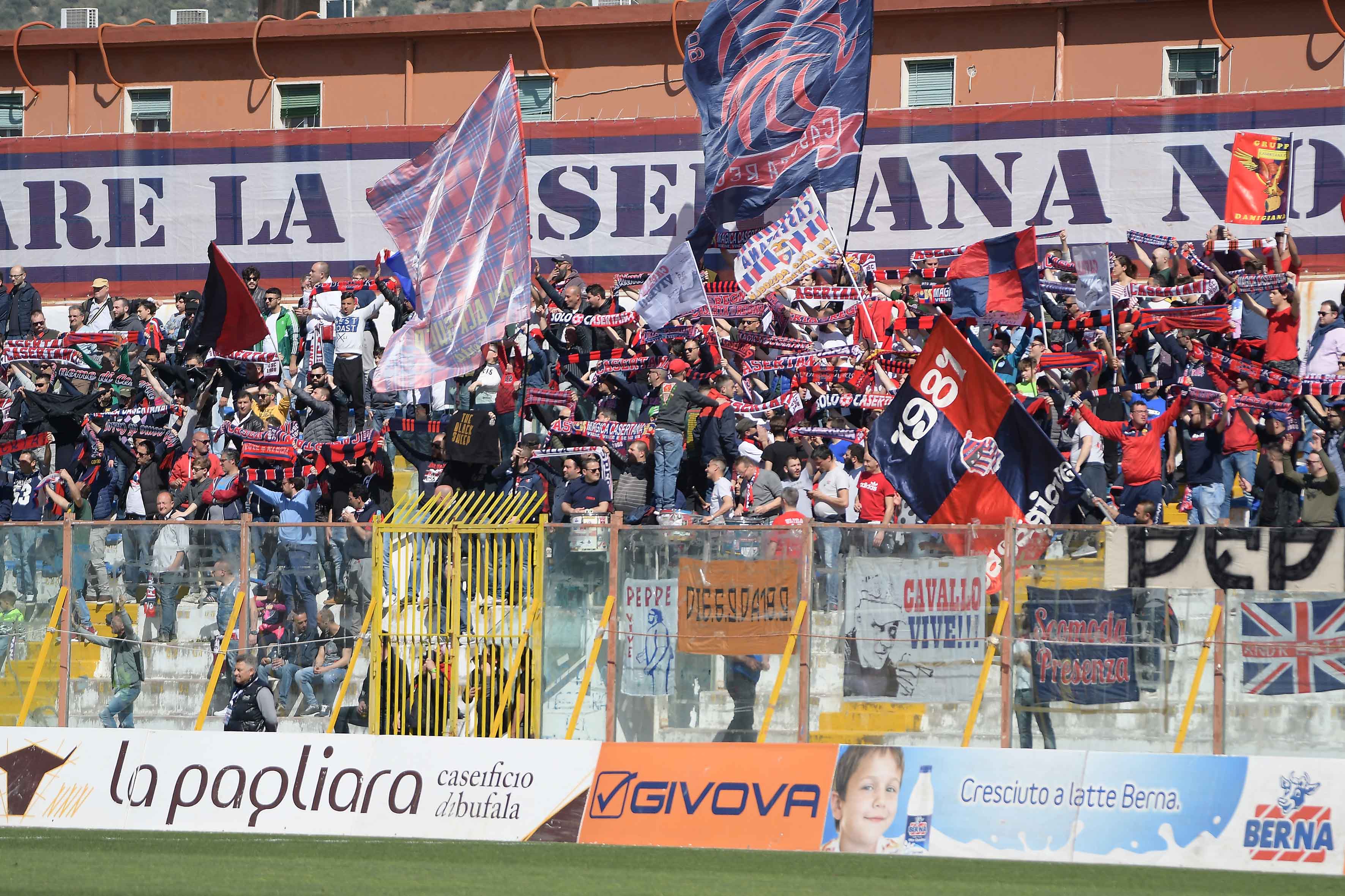 La Casertana chiede aiuto ai tifosi: contro il Foggia c’è la ‘Giornata Rossoblù’