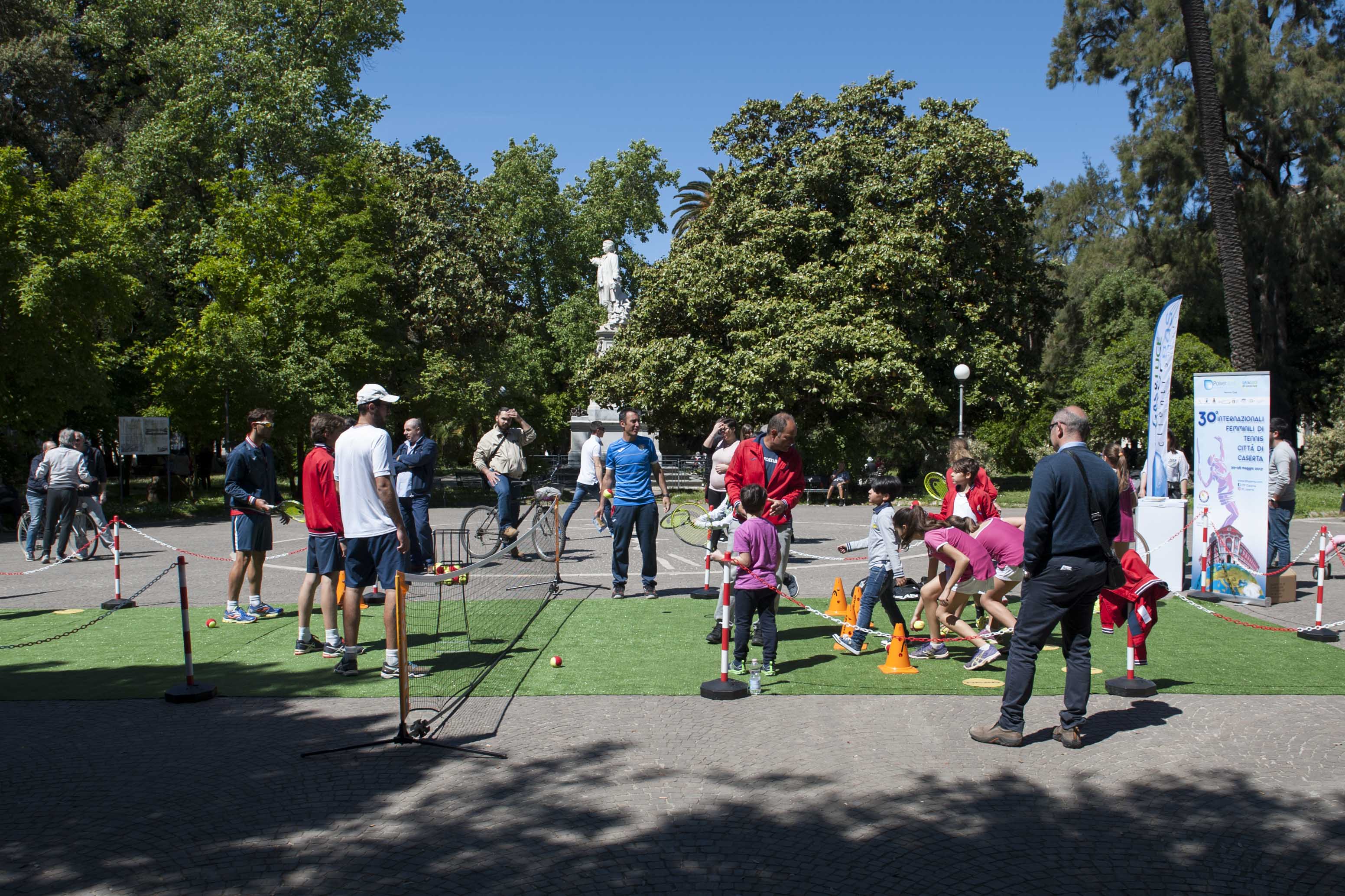 Nuovo successo con il tennis in piazza Vanvitelli a Caserta