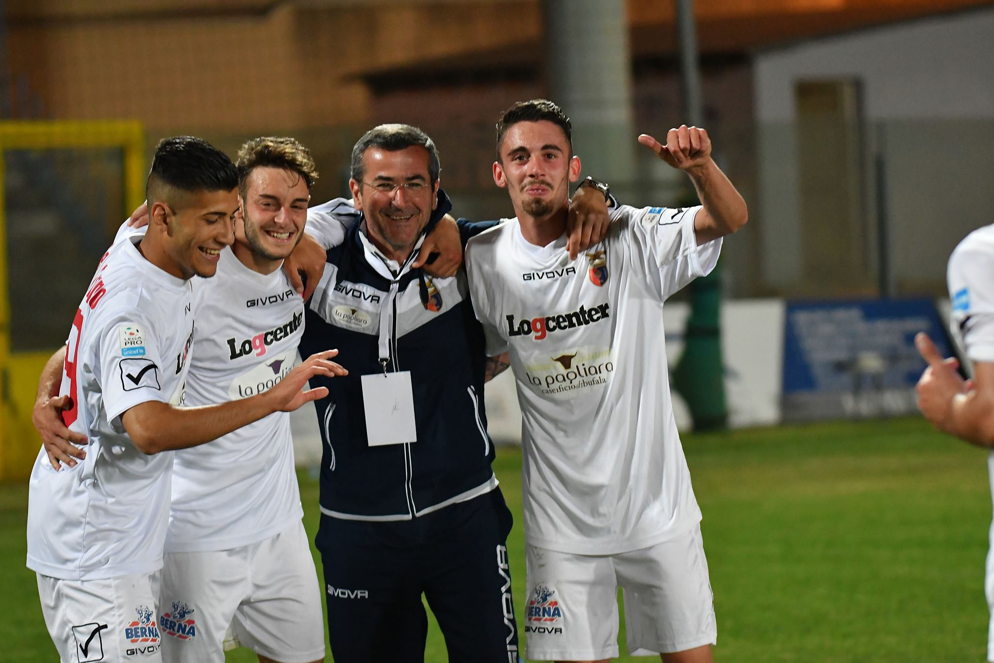 La Casertana torna a brillare di notte e vola al secondo turno playoff. La fotogallery del successo sul Siracusa