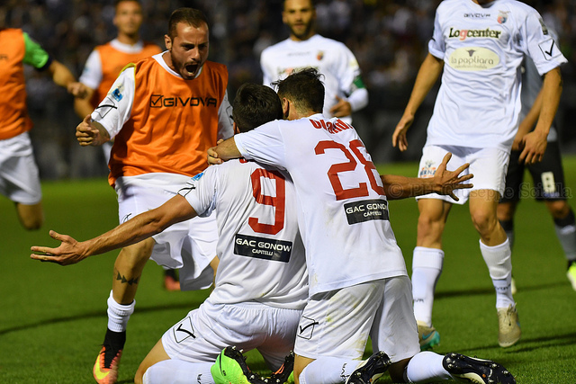 Applausi per la Casertana, i rossoblù fuori dai playoff con onore: la fotogallery