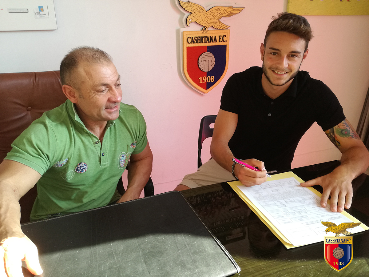 Casertana primo passo per il futuro: arriva il rinnovo di De Marco. Il presidente D’Agostino: “Simone il simbolo della nuova Casertana”