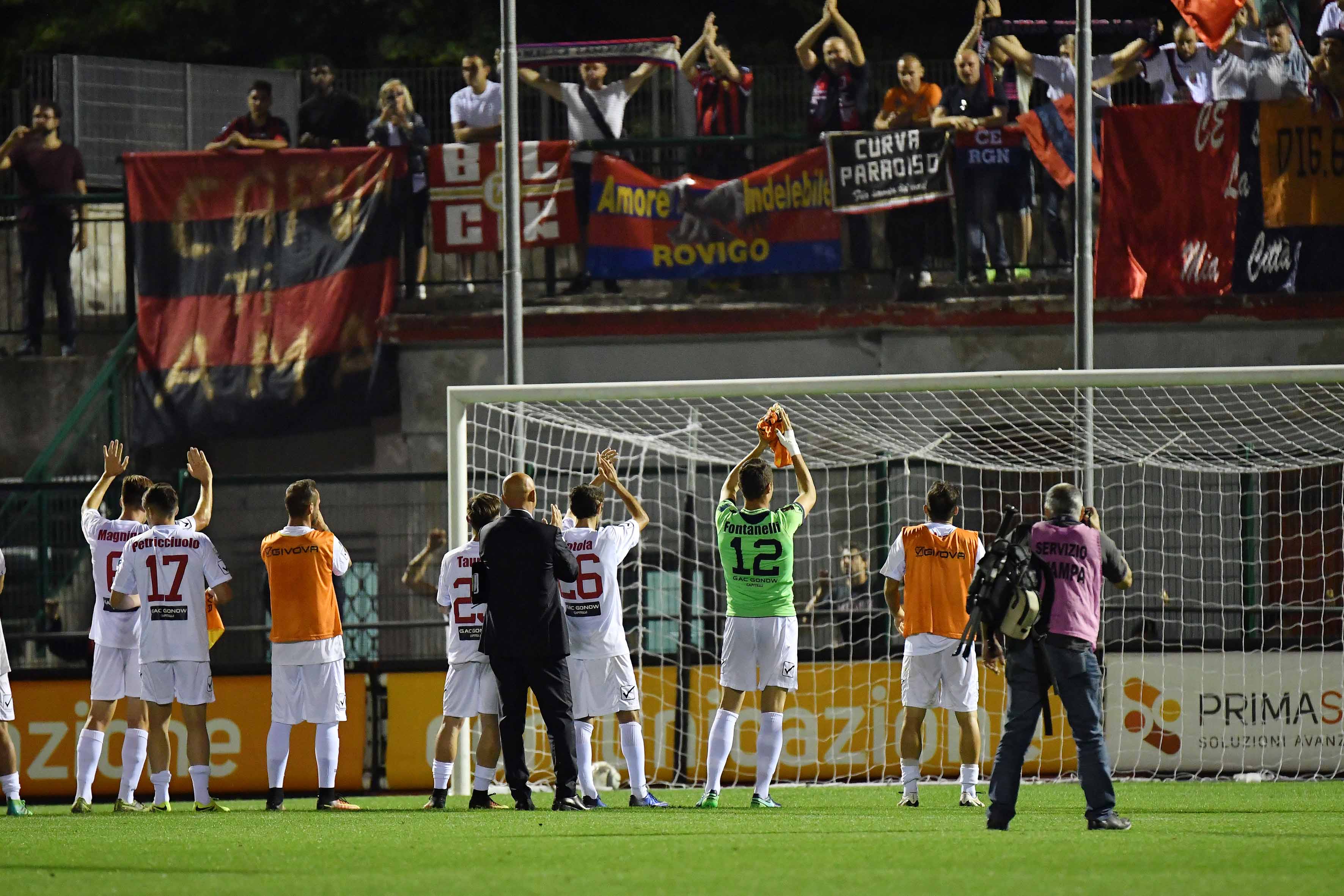 Gli applausi finali (Foto Giuseppe Scialla)
