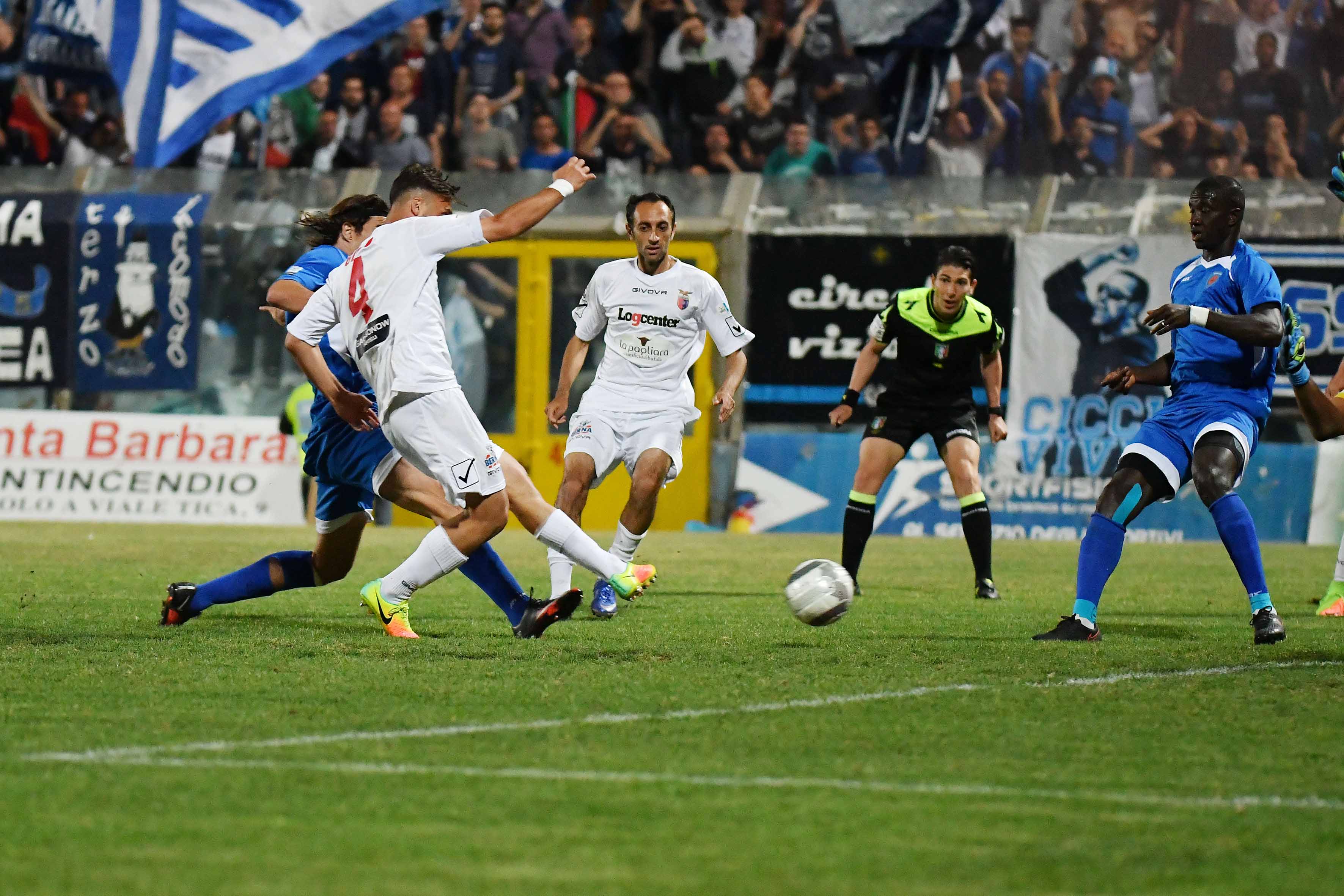 Notte magica della Casertana che espugna Siracusa e vola agli ottavi di finale playoff