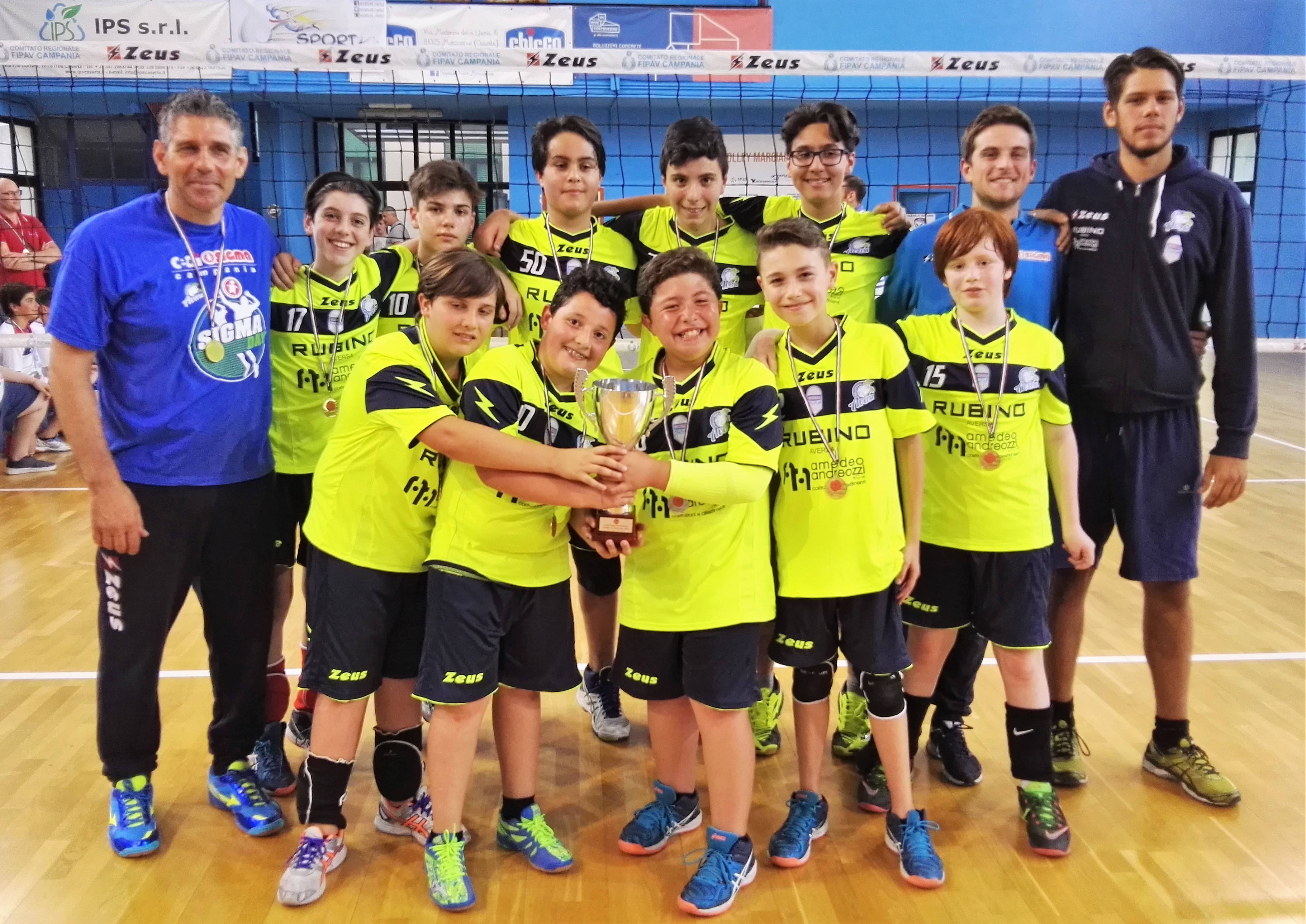 E’ triplete della Sigma Aversa in provincia di Caserta: l’Under 13 6×6 conquista il titolo e alza al Coppa al cielo