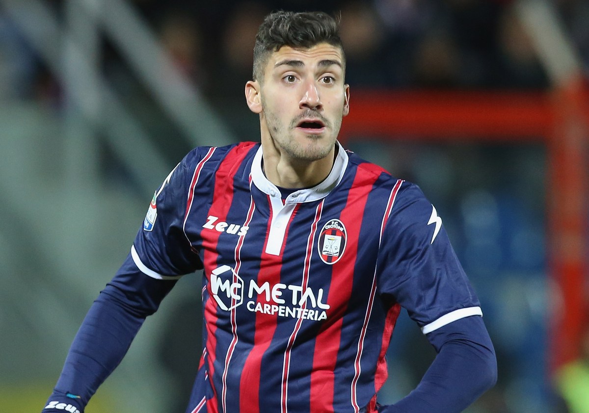 “Goal, quanto mi mancavi!”. Un goleador casertano spezza l’incantesimo e trascina il Crotone al pareggio col Milan