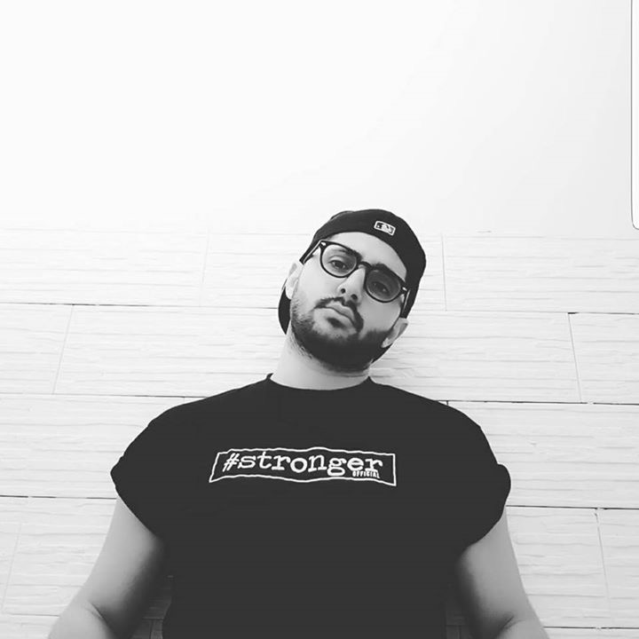 Stronger, il brand made in Marcianise del calcettista Battista Russo sta già conquistando la moda il web e non solo