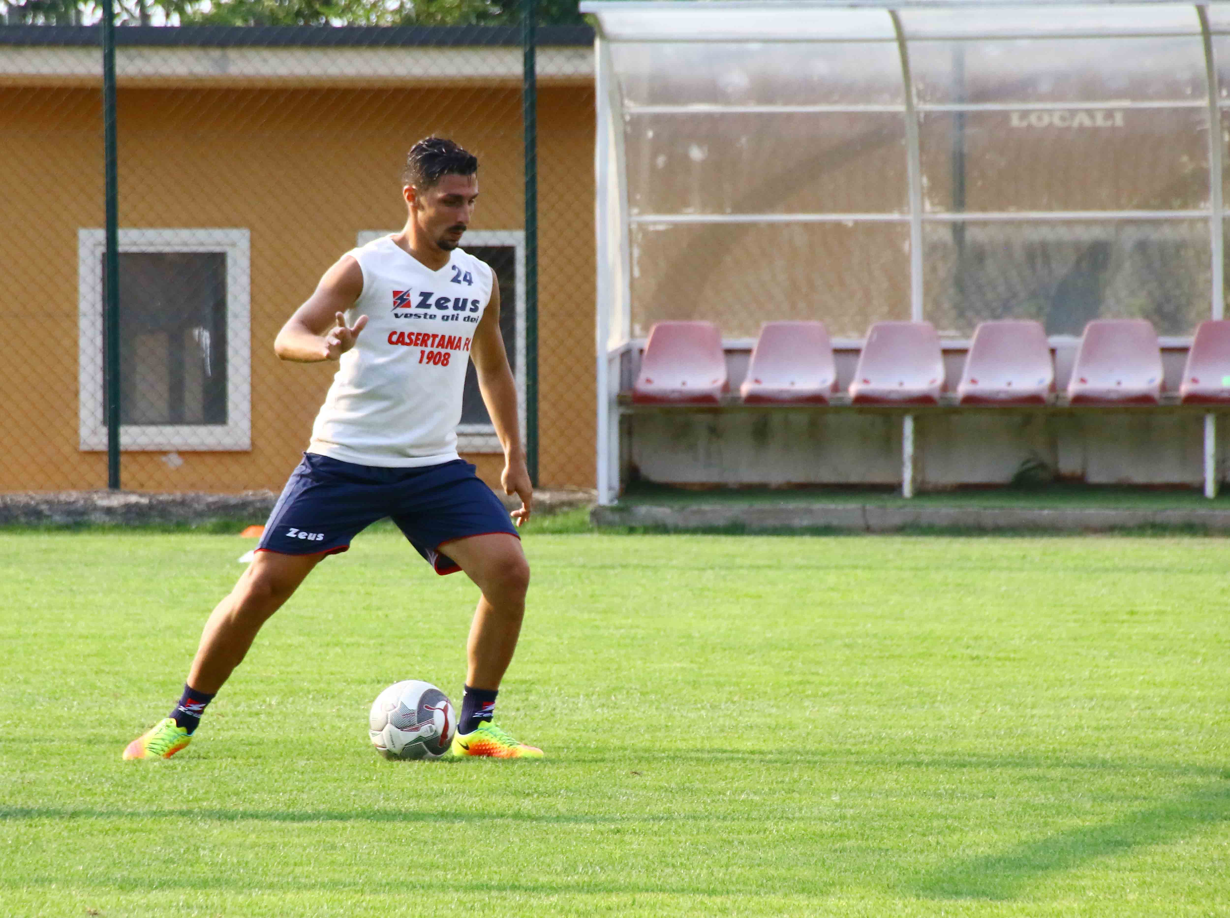 Rainone al centro del mercato, braccio di ferro tra la Casertana e il suo agente