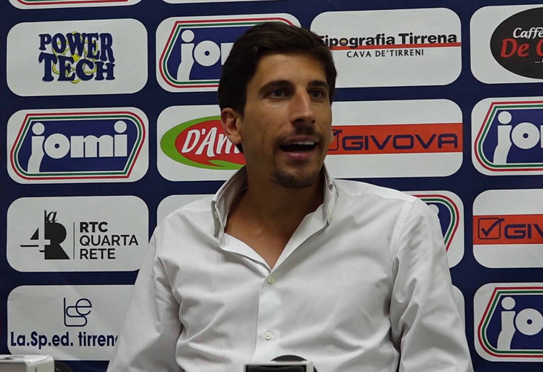 VIDEO – Aversa subito fuori dalla Coppa Italia, ma Caruso non fa drammi: “Bicchiere mezzo pieno, serve ancora un po’ di tempo per amalgamarci”