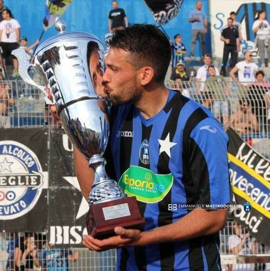 TARGATO CE. Un difensore marcianisano riparte con grandi ambizioni dal Roccella. Nuova destinazione dopo la conquista della Lega Pro col Bisceglie