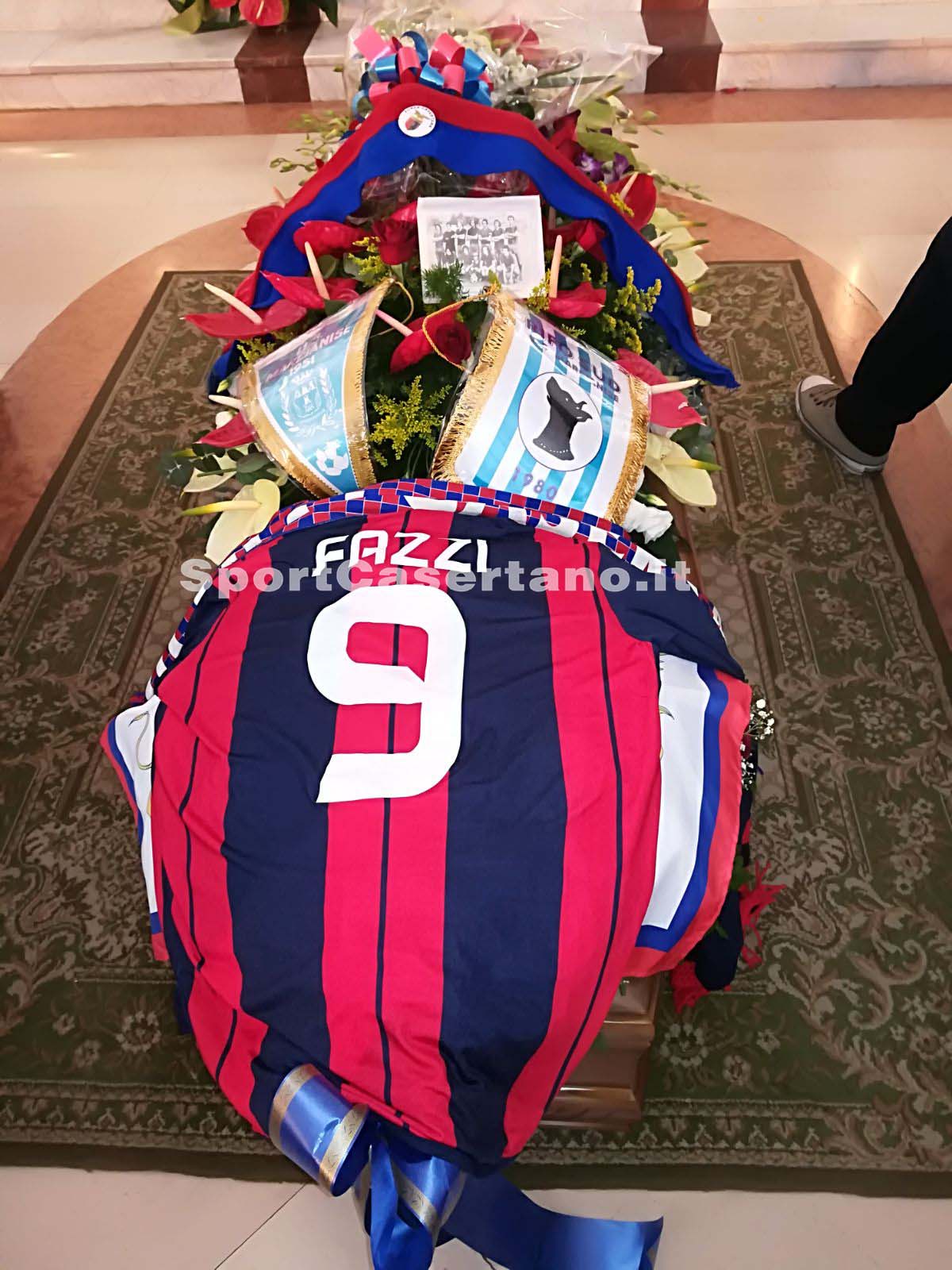 Il feretro nella chiesa del Buon Pastore