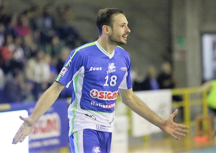 La Sigma Aversa riabbraccia il PalaJacazzi. Il centrale Giacobelli sfida Castellana: “Vogliamo i tre punti per i nostri tifosi”