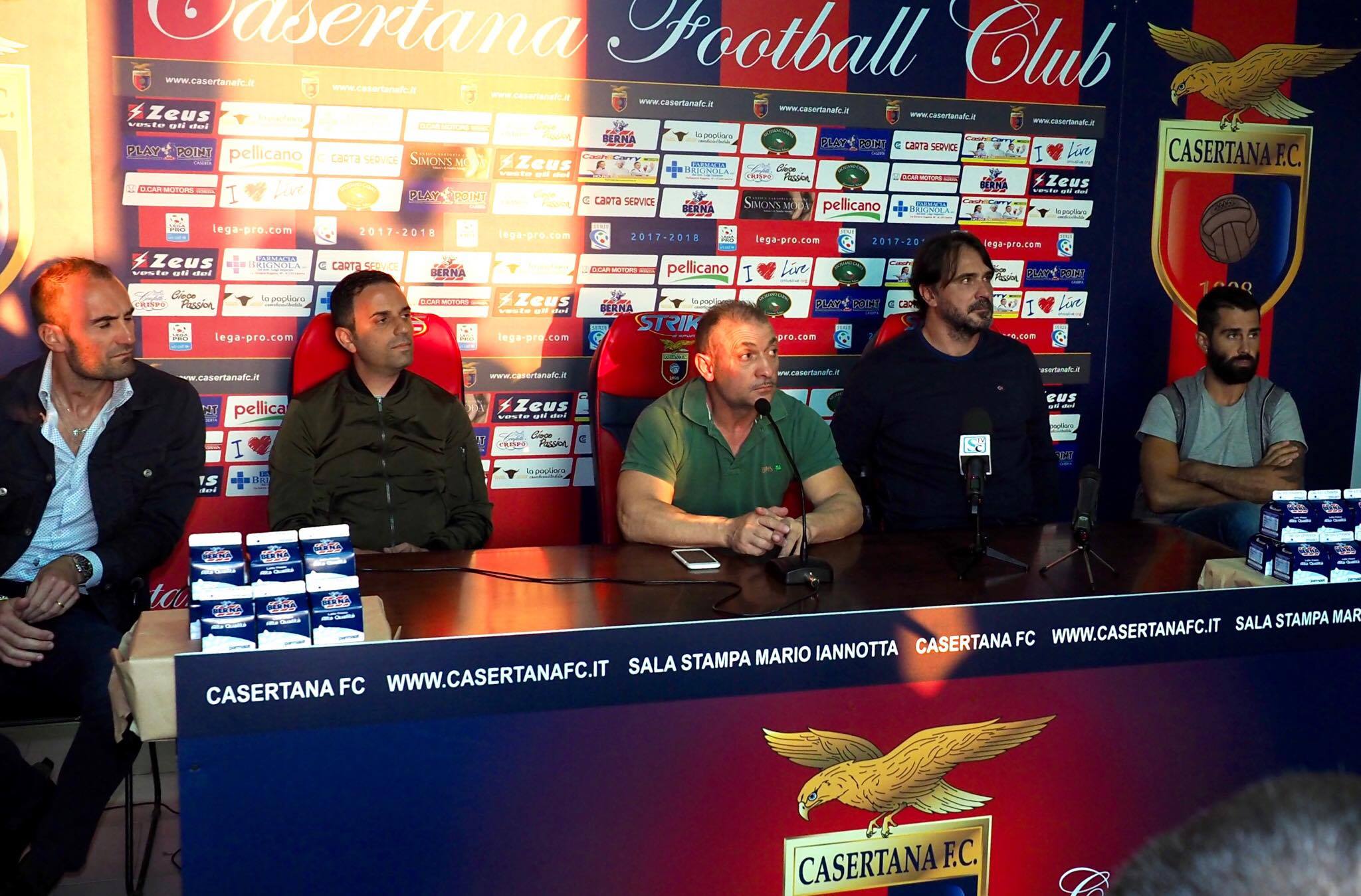 Casertana, inizia l’era D’Angelo: “Per me una grande opportunità, classifica bugiarda dobbiamo risalire”. D’Agostino: “Casertana spenta, ecco perchè è saltato Scazzola”