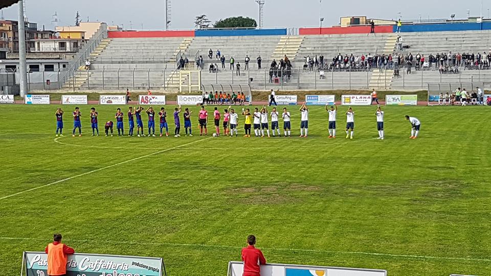 Le due squadre in campo