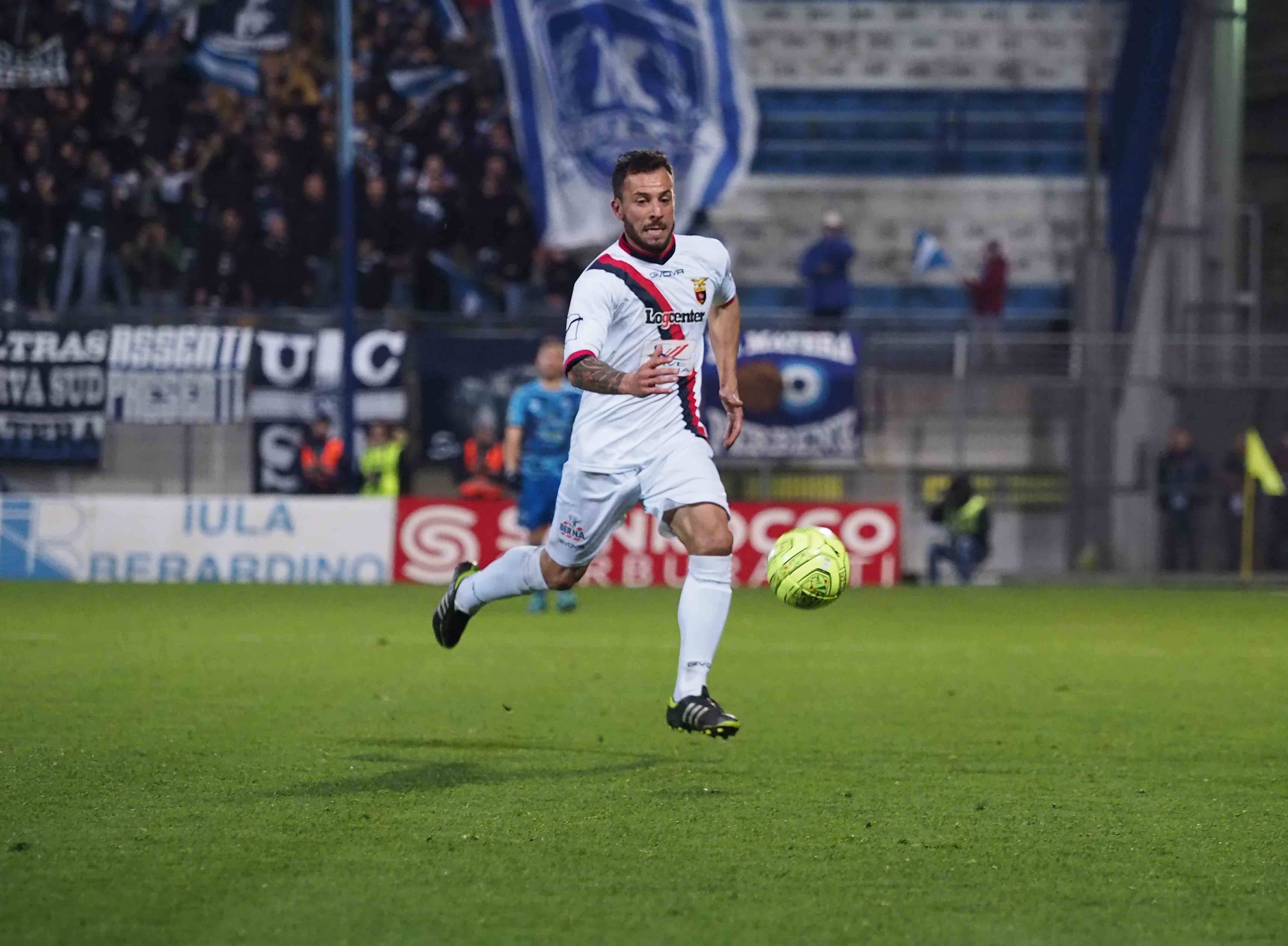 Cosenza-Casertana, derby del cuore per De Angelis: “Esperienze indimenticabili, entrambe avranno la forza di rialzarsi”