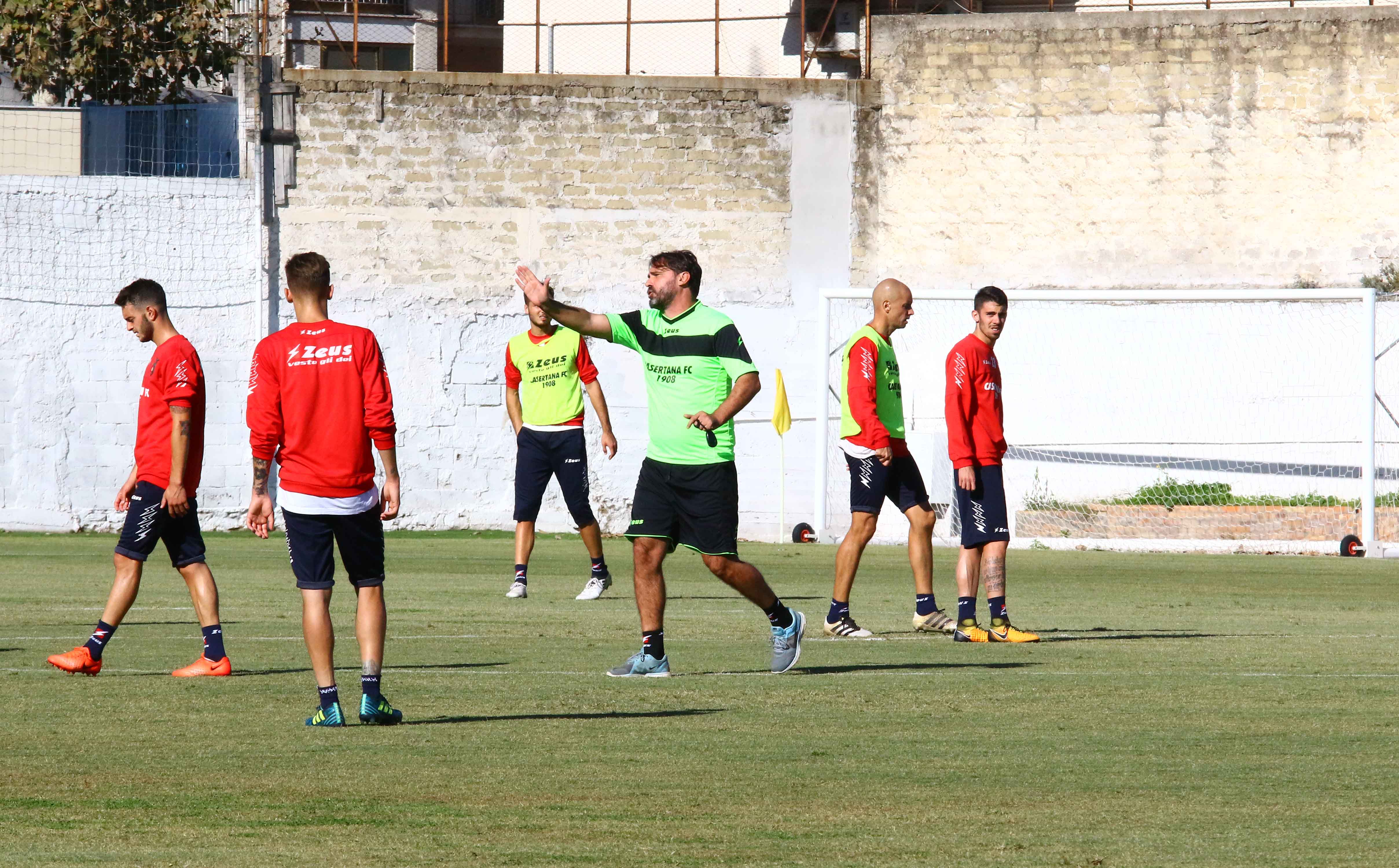 VIDEO – D’Angelo ha fiducia nella Casertana: “Una vittoria per ripartire e azzerare il blocco mentale. Fondi? Squadra con calciatori di qualità”