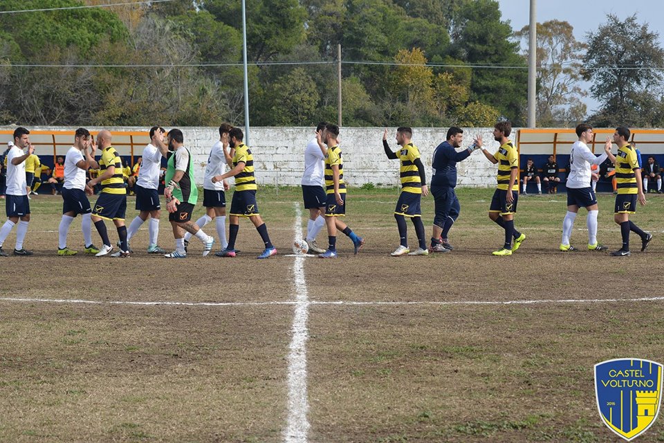 Il Sacro Cuore cade di misura a Castel Volturno, gialloblù vittoriosi nel derby ed allungo in classifica