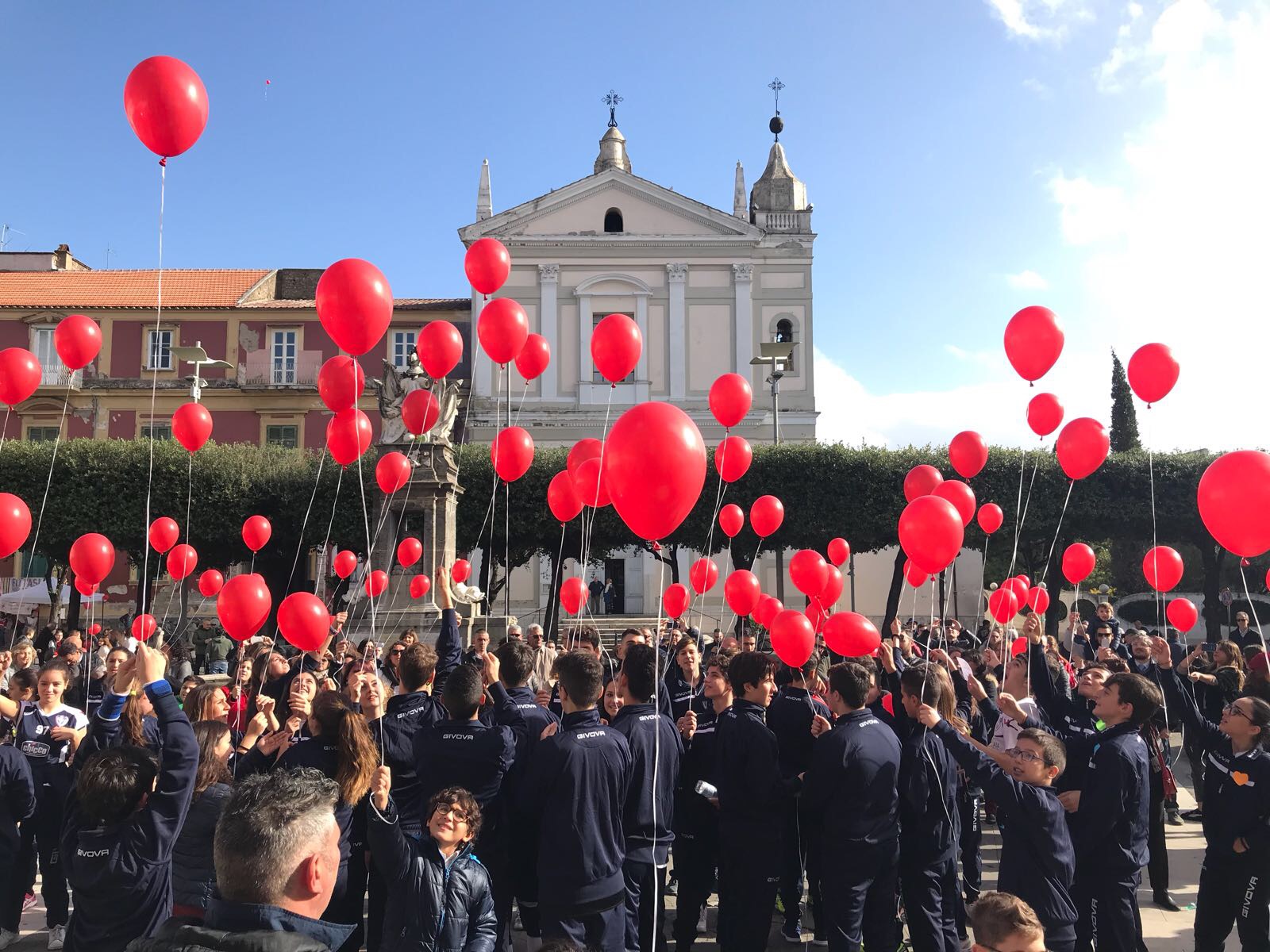 ‘Non è amore se fa male’, l’Areco Volley Marcianise al fianco delle donne: che spettacolo in Piazza Umberto I