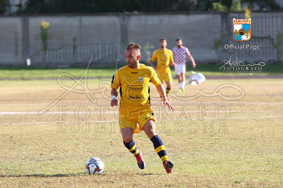 Verso Albanova-Rinascita Vico, Pirone pigia i tasti giusti: “Se siamo squadra, possiamo battere chiunque. Sfida importante ma non decisiva. 100 goal? Preferisco…