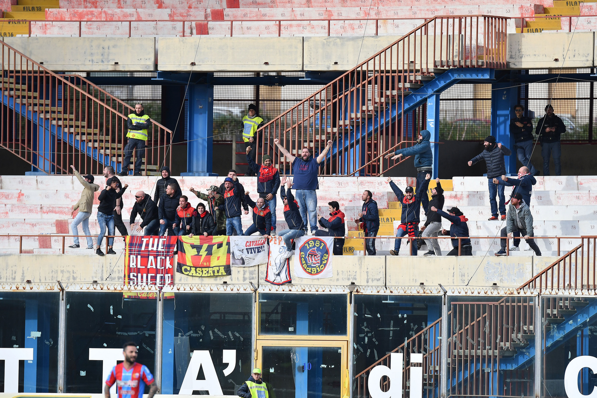 Per la Casertana un grandioso finale di 2017: la fotogallery del successo di Catania