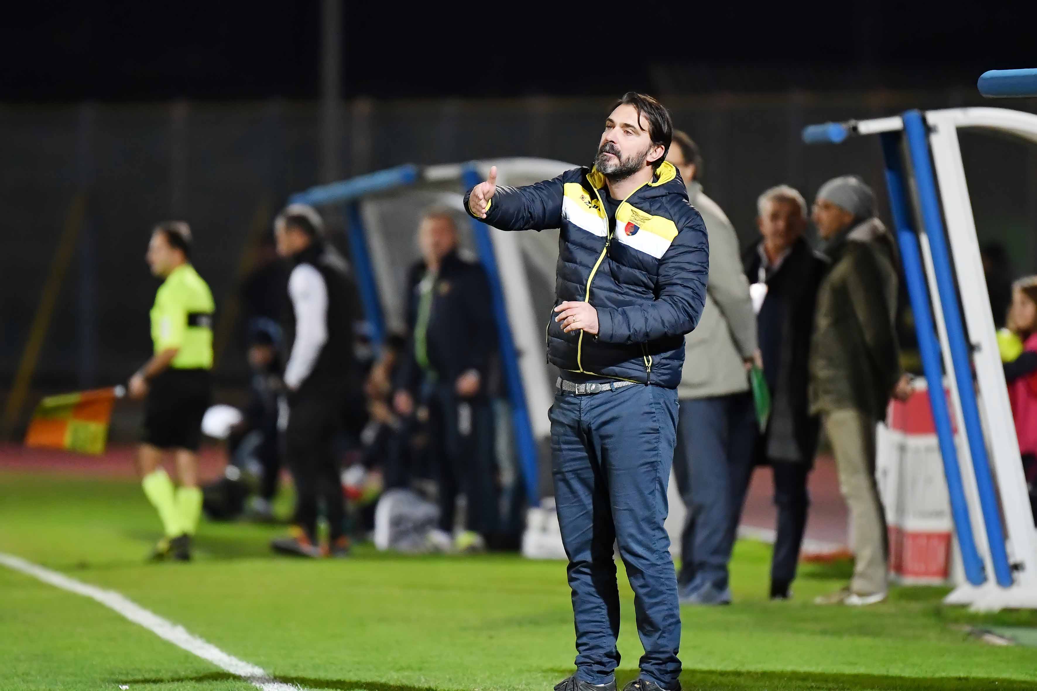 Casertana, la fiducia di D’Angelo: “Possiamo raccogliere punti a Catania. Padovan? Non sarà la sua ultima occasione è un calciatore fortissimo”