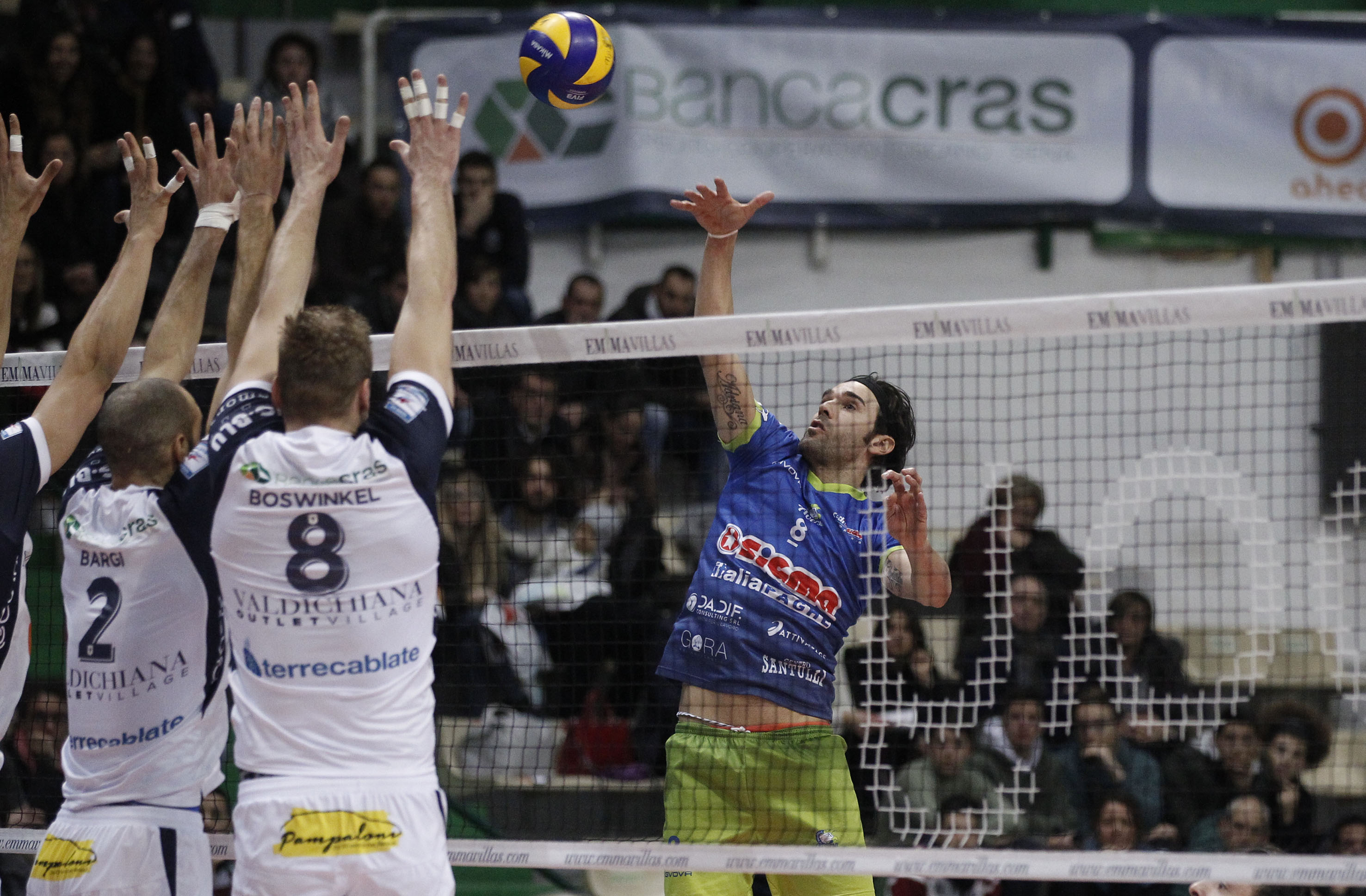 Scontro diretto da dimenticare: una Sigma Aversa troppo brutta per essere vera si piega 3-0 all’Emma Villas Siena