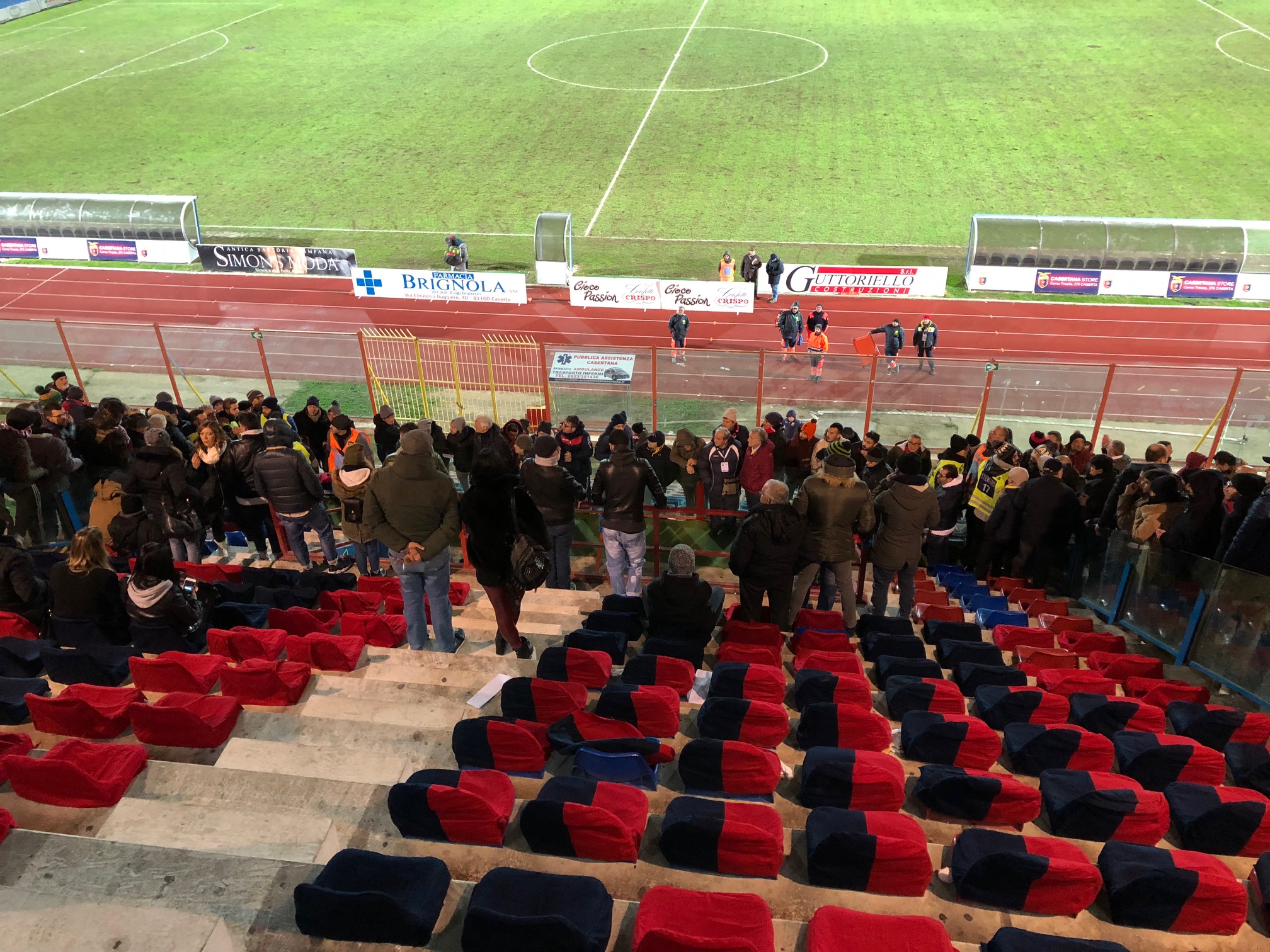 Momenti di tensione in tribuna a fine partite